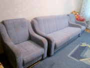 Диван-кровать с двумя креслами