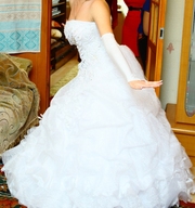 Красивое свадебное платье...
