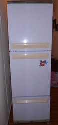 Холодильник трехкамерный продам срочно