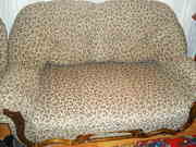 диван и кресло тигрового цвета коричневый