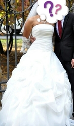 Свадебное платье в отличном состоянии. Размер 42-44.  Цена 100 000 тг.