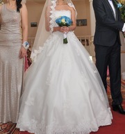Свадебное пышное платье со шлейфом