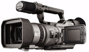 Продам профессиональную видеокамеру Sony VX2100E